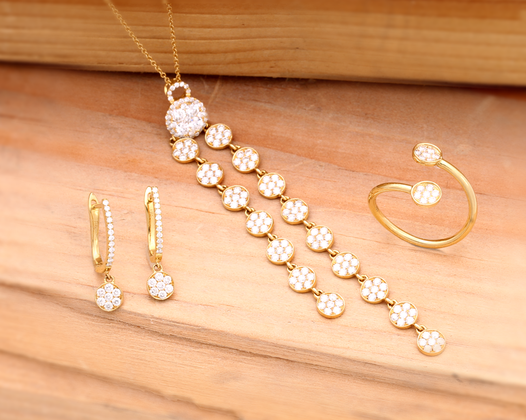 Diamond Pendant In 18K Gold