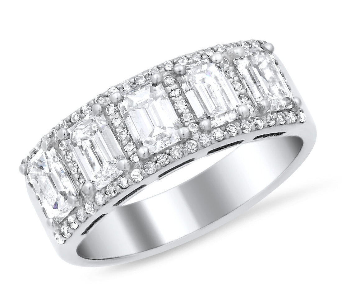 18K White Gold Emerald And Round Cut Diamond Wedding Band